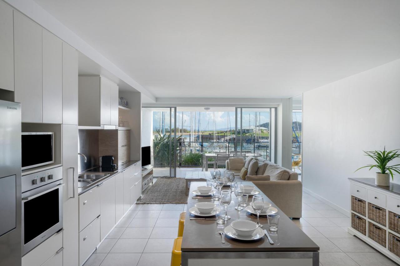 Hotel Peppers Blue On Blue Nelly Bay Esterno foto The interior of a typical apartment
