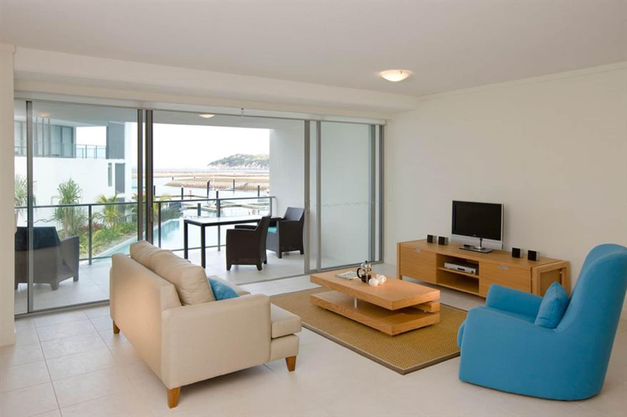 Hotel Peppers Blue On Blue Nelly Bay Esterno foto Living room