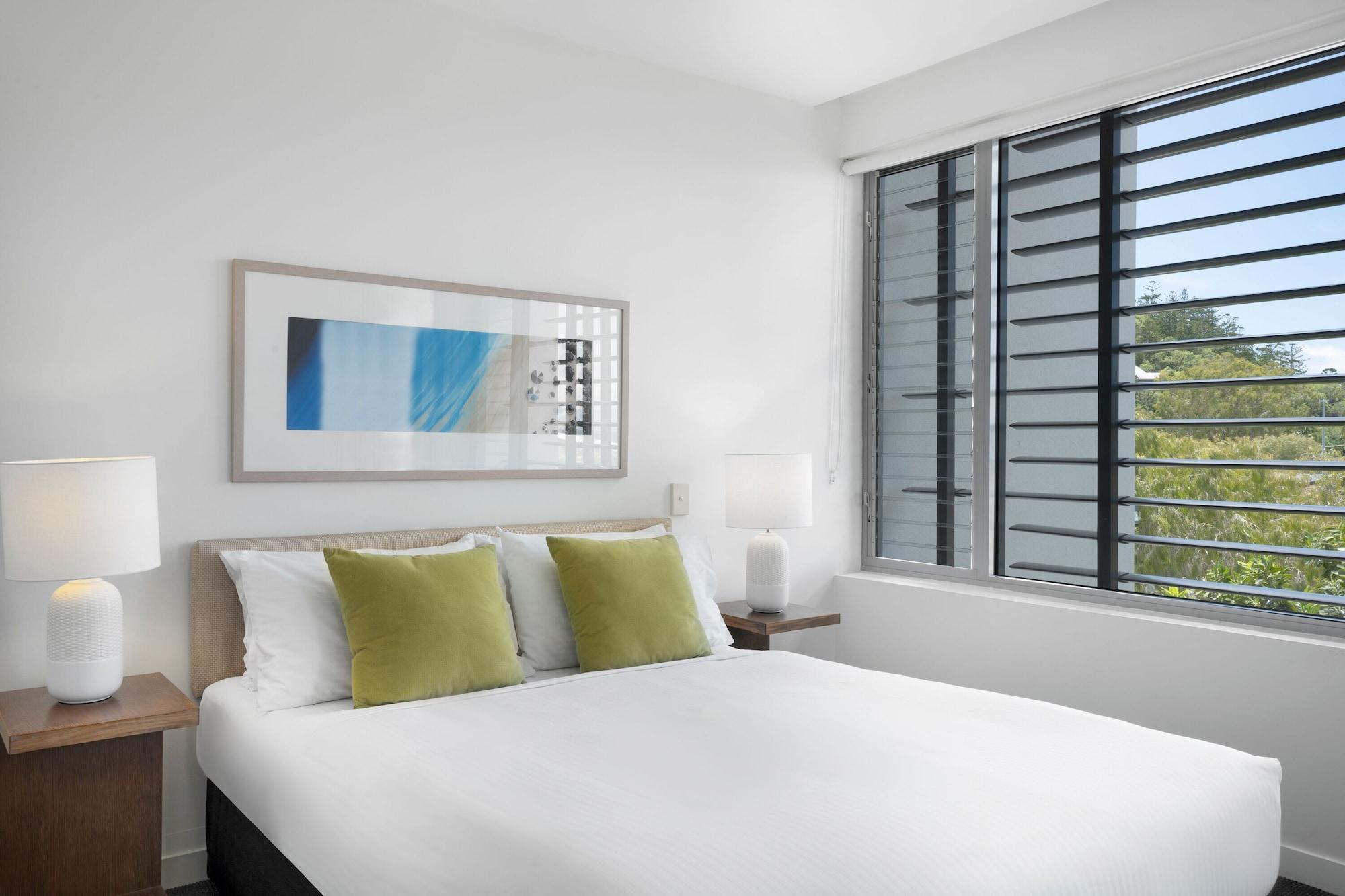 Hotel Peppers Blue On Blue Nelly Bay Esterno foto A bedroom at the hotel