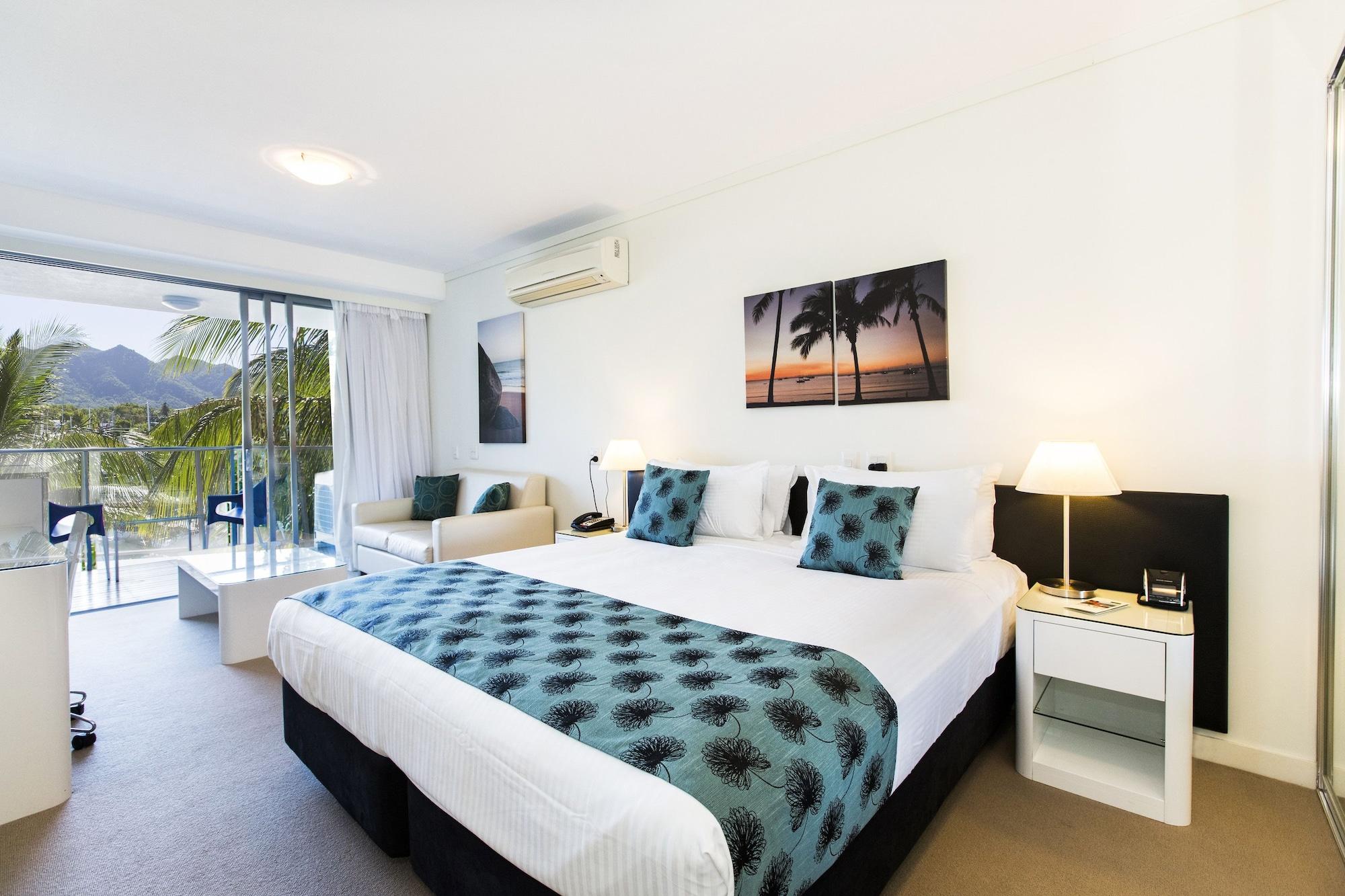 Hotel Peppers Blue On Blue Nelly Bay Esterno foto A typical hotel room