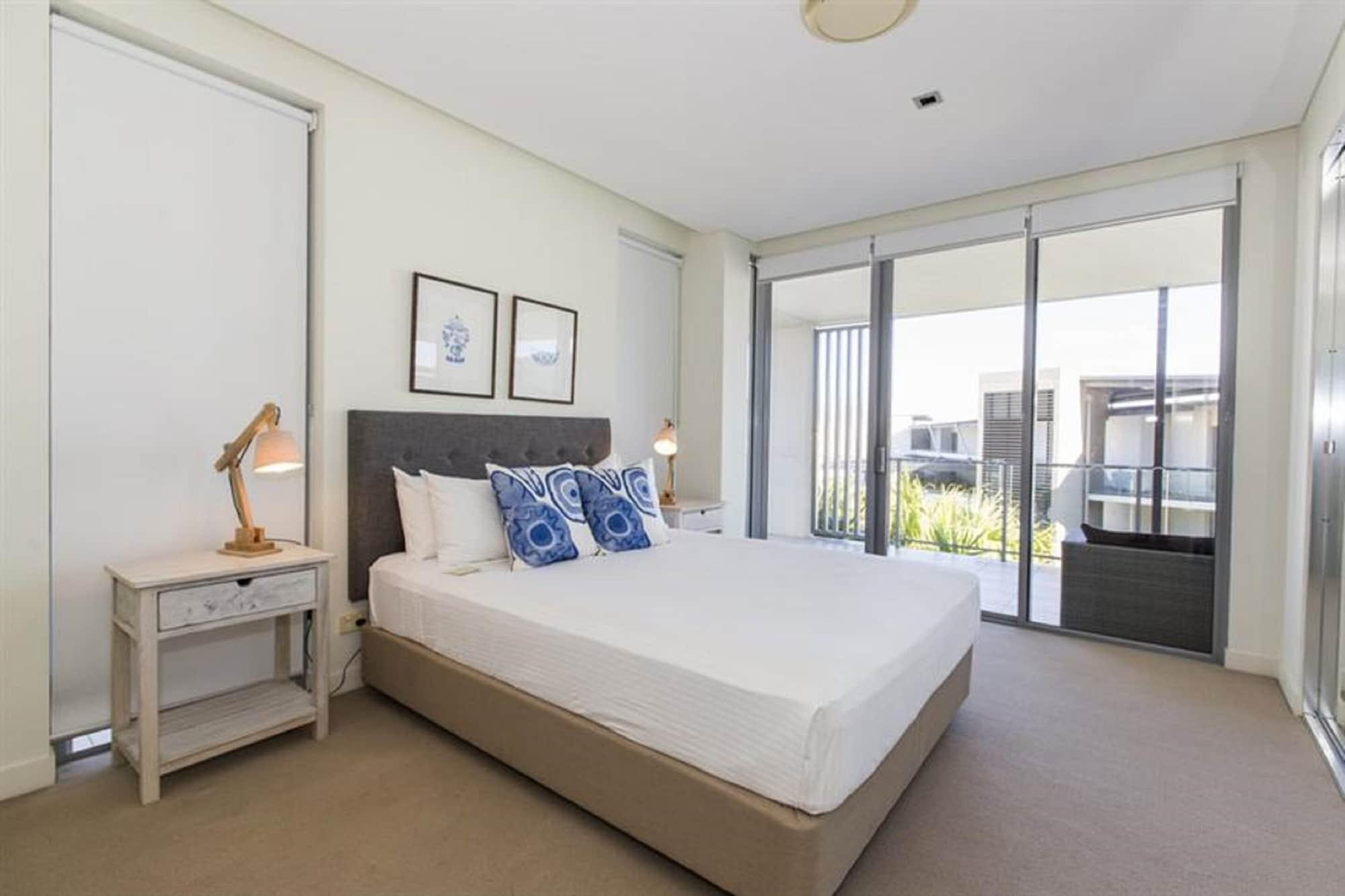 Hotel Peppers Blue On Blue Nelly Bay Esterno foto A bedroom in a typical apartment