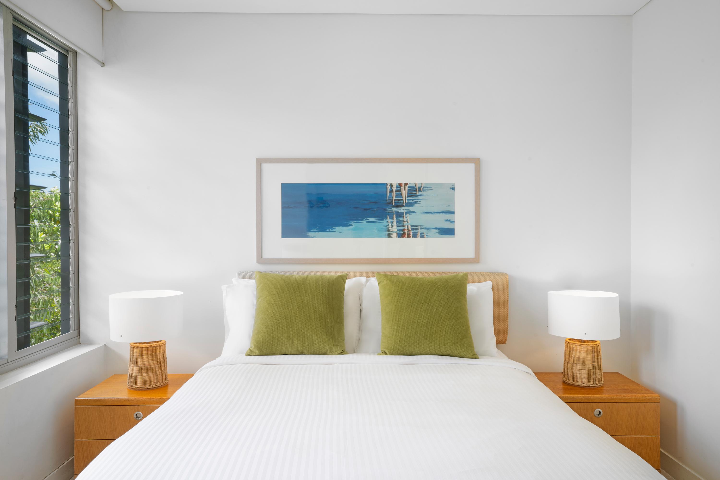 Hotel Peppers Blue On Blue Nelly Bay Esterno foto A bedroom at the hotel