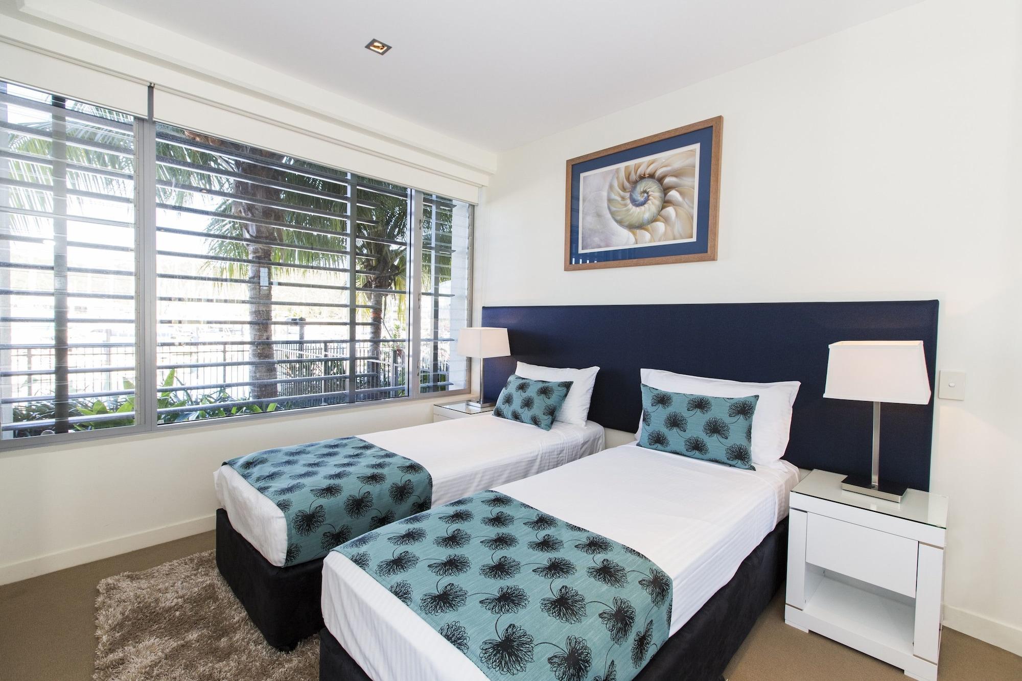 Hotel Peppers Blue On Blue Nelly Bay Esterno foto A bedroom at the hotel