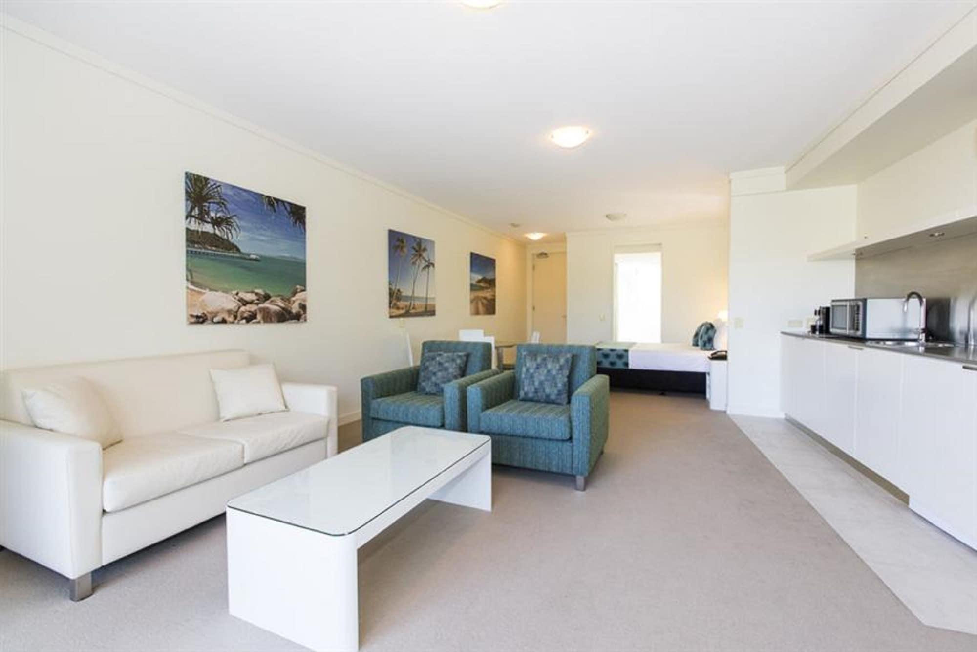 Hotel Peppers Blue On Blue Nelly Bay Esterno foto Studio apartment