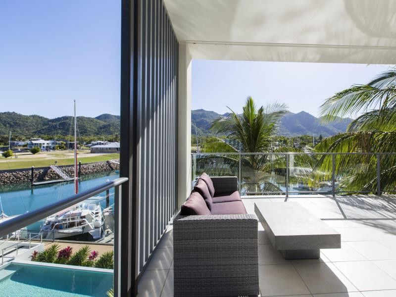 Hotel Peppers Blue On Blue Nelly Bay Esterno foto View from a balcony at the Mantra Trilogy