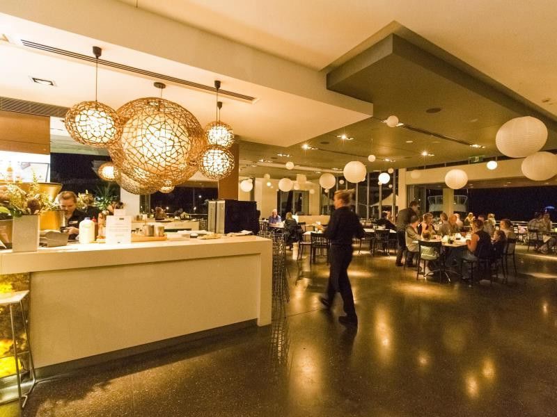 Hotel Peppers Blue On Blue Nelly Bay Esterno foto The interior of the restaurant