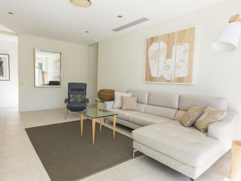 Hotel Peppers Blue On Blue Nelly Bay Esterno foto A living room