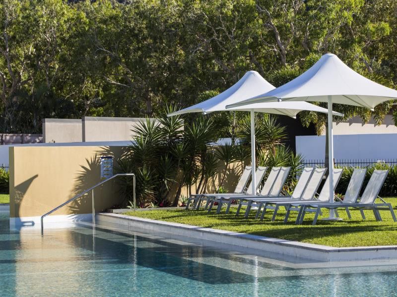 Hotel Peppers Blue On Blue Nelly Bay Esterno foto The pool at the 2011 Commonwealth Games Village