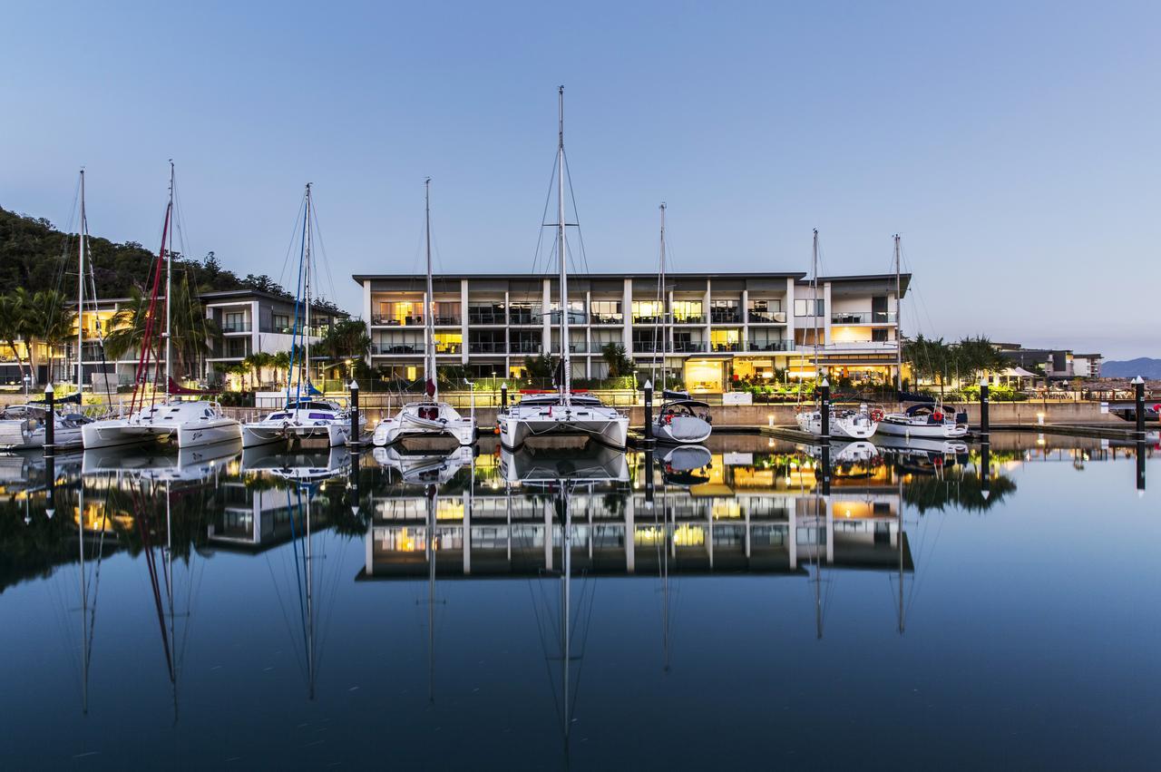 Hotel Peppers Blue On Blue Nelly Bay Esterno foto The Marina Residences