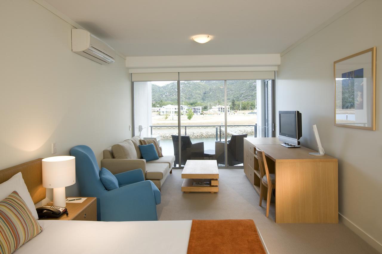 Hotel Peppers Blue On Blue Nelly Bay Esterno foto A typical apartment at the Village