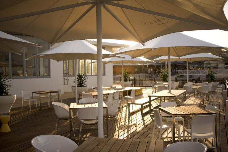 Hotel Peppers Blue On Blue Nelly Bay Esterno foto The restaurant