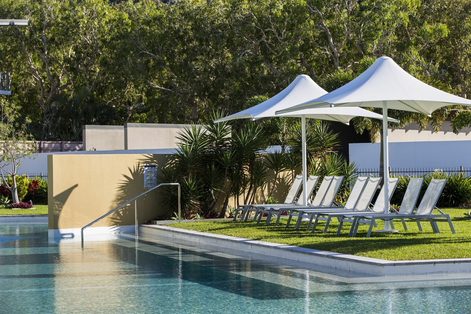 Hotel Peppers Blue On Blue Nelly Bay Esterno foto The pool at the 2018 Commonwealth Games Athletes' Village